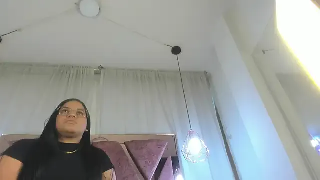 Curvy_Luna_