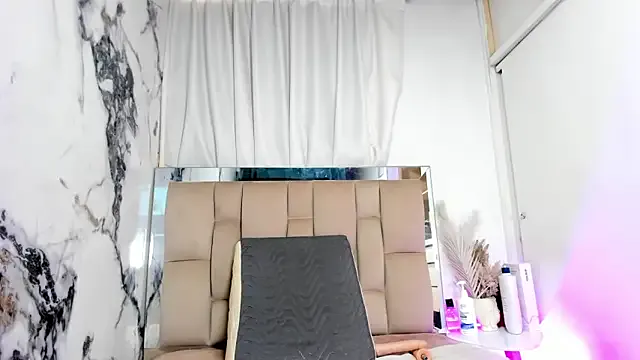 dafne_queenn — plug anal