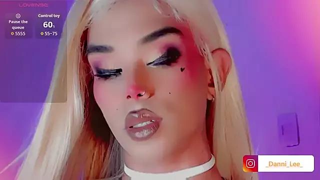 Watch cute stripper DanniLee_ DanniLee_ from StripChat