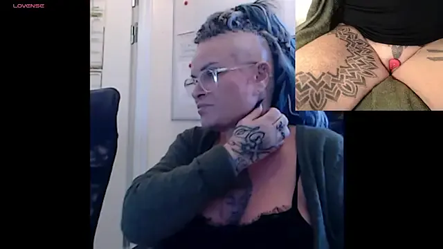 StripChat DarkDomina is Freechat DarkDomina — Squirt with finger