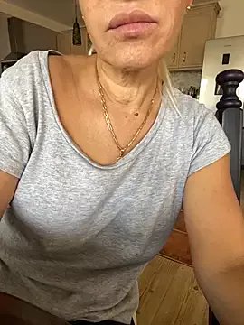 Freechat DeborahXPorn on StripChat