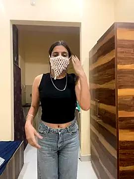 deepikaa_aroraa on StripChat