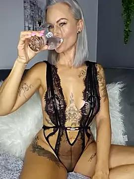 DeliciousDeeX on StripChat