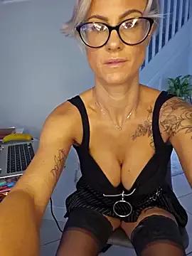 DeliciousDeeX on StripChat