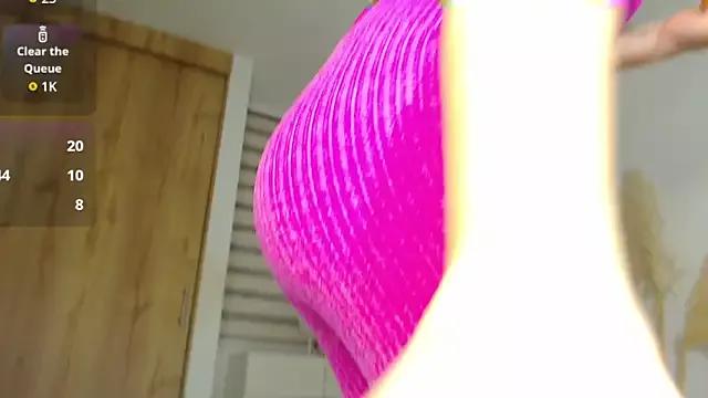 dollface17 on StripChat 