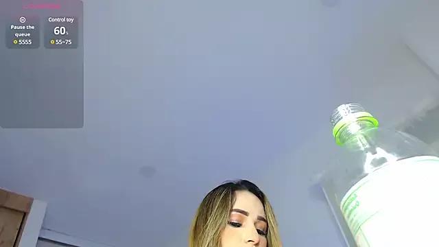 dollface17 on StripChat 