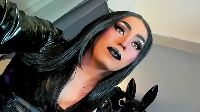 DominaAurumXXX on StripChat