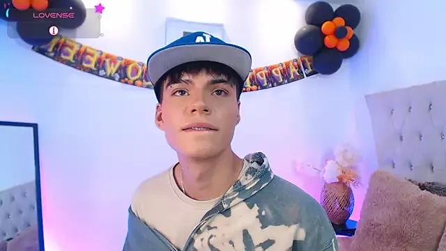 Naked Dulcey_ wants you to fuck his body now Dulcey_ from StripChat