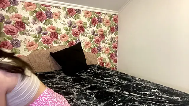 ElizabethKolm — spin around, show outfit