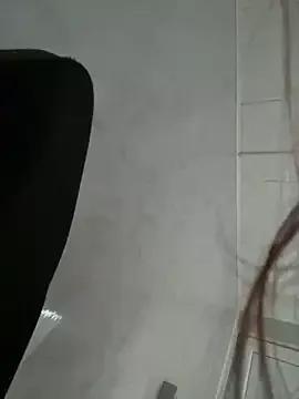 Ella_Vee on StripChat 