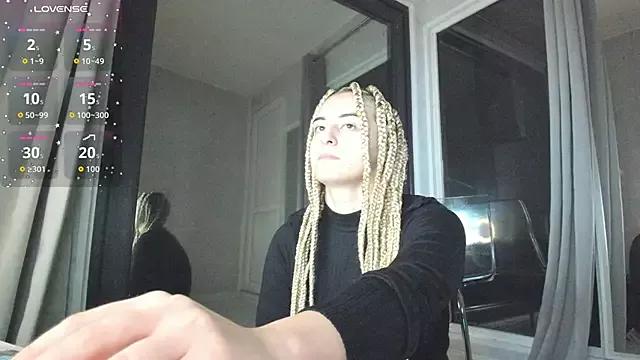 Ella_Vee on StripChat 