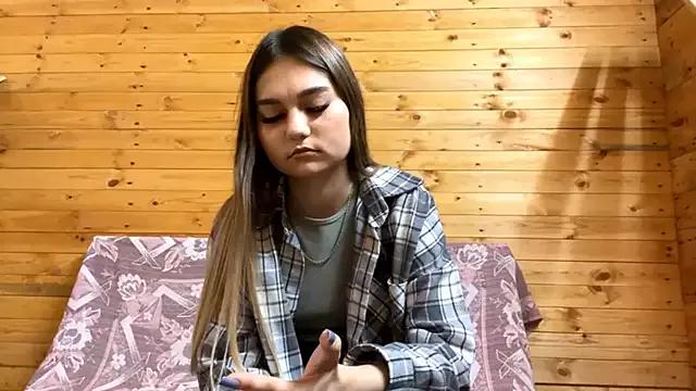 ellieluvureyes on StripChat 