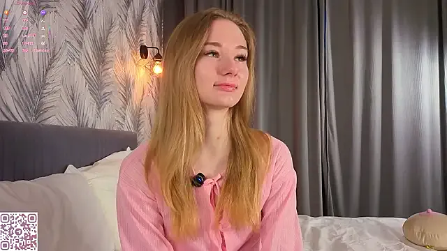 StripChat ElvinaRose is Freechat ElvinaRose — gently strock my neck