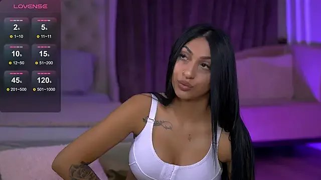 Freechat EmaHallee on StripChat