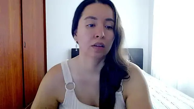 Freechat emely_sexx20 on StripChat