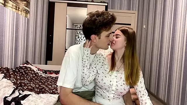 Private EmiliaCouple on StripChat