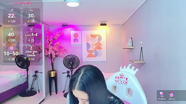 Emily_osman —  Zoom tits With clothes 