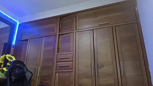 Freechat emma_xuee on StripChat