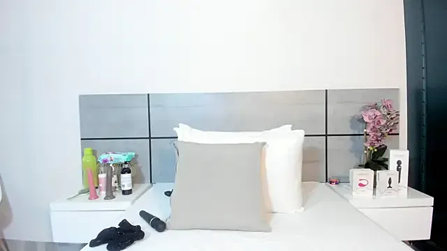 EmmaSmith2 on StripChat