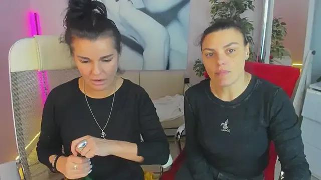 EricaAndPenelopa on StripChat