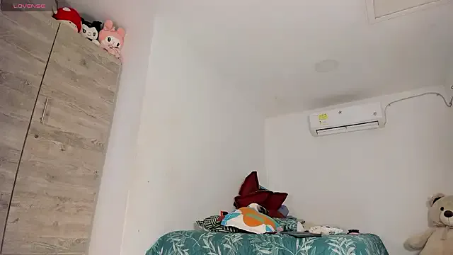 flor_herrera01 — Private on StripChat