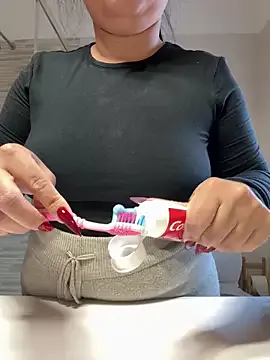 gatitalocahot — Masturbazione con vibratore dentro