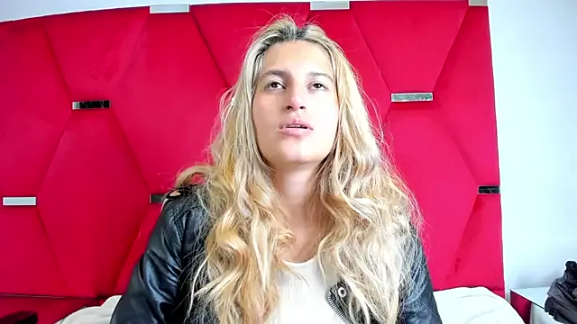 StripChat GiaRoussel is Freechat GiaRoussel — Happy Valentine's Day beautiful