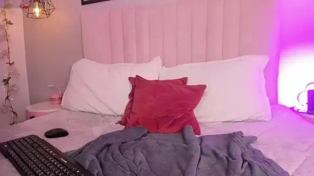 Gigi_Strawberry on StripChat