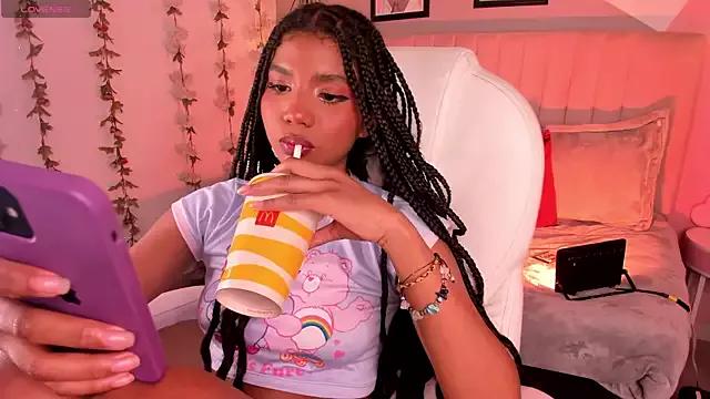 Gigi_Strawberry on StripChat