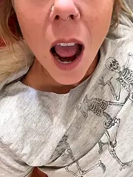 goodgirlbabydoll from StripChat