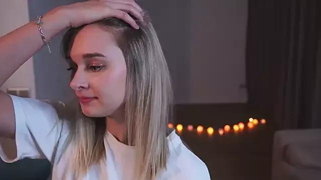 hereandnows_ on StripChat 