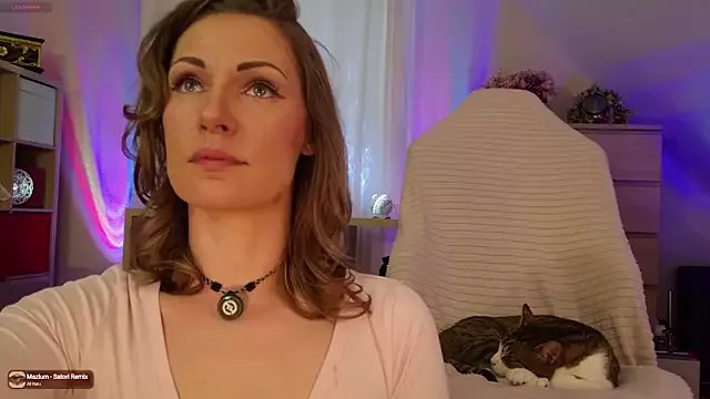 Freechat ilucyme on StripChat