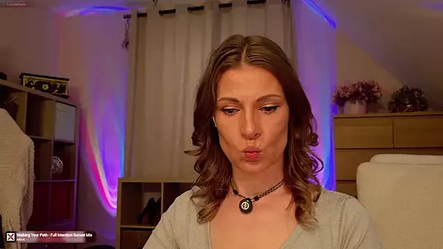 Freechat ilucyme on StripChat