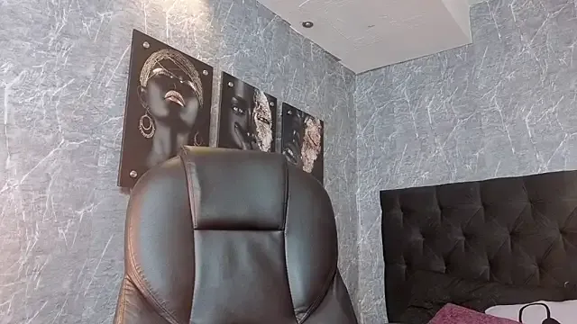 isabella__lux on StripChat