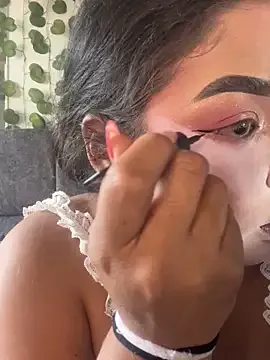 Isabella_Belmont — Show pussy and play