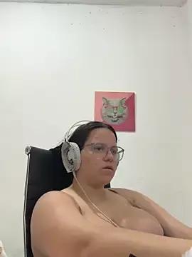 isanhaiaka from StripChat