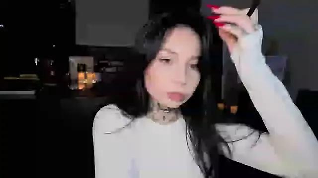 jeans-and-peach from StripChat