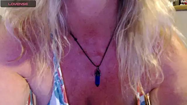 Freechat JennaDeluxe on StripChat