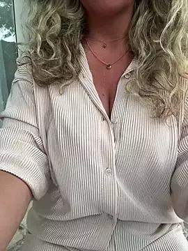 JenniLowen on StripChat 