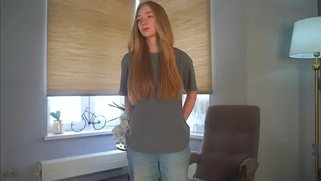 JosetteWeakly — Let's play with my lips