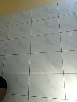 Freechat Juicylittle_slute on StripChat