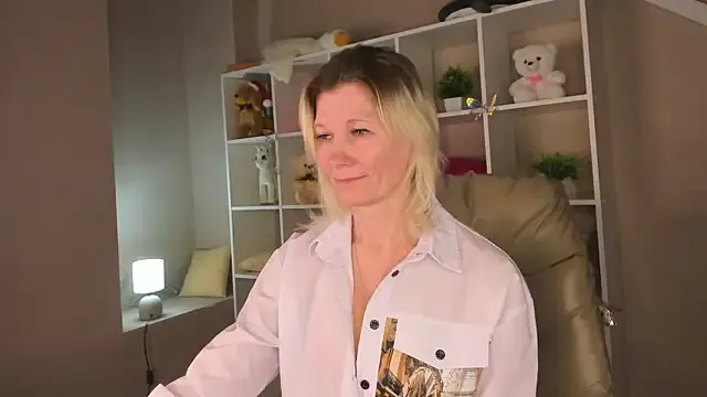 Julie_Lucas