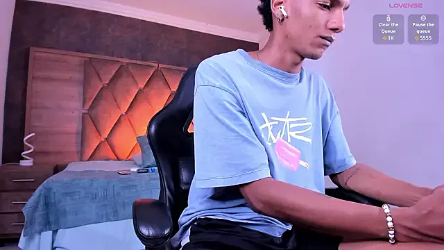 StripChat JulienSaint is Freechat JulienSaint — Cumm