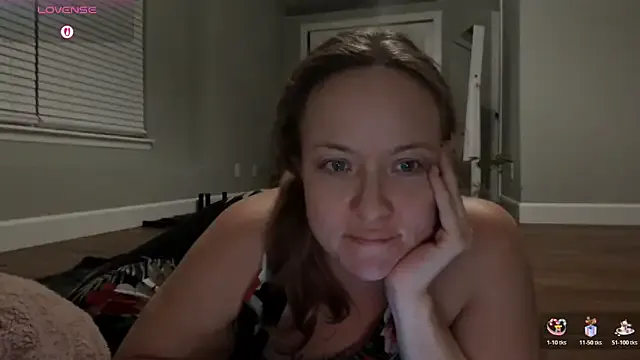 julimonroe on StripChat