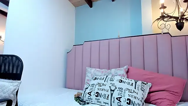 KarenSims — Fingers in pussy