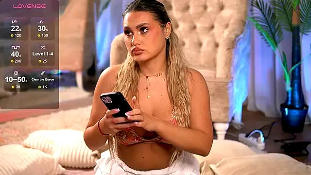 Freechat KayaAzur on StripChat