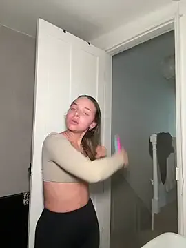 KayleeBella — naughty ass show 