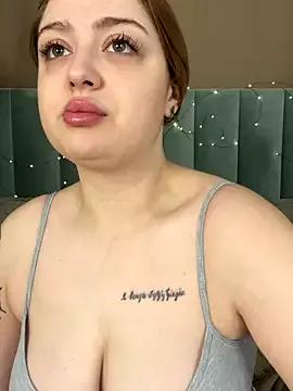 KellyMoors on StripChat 