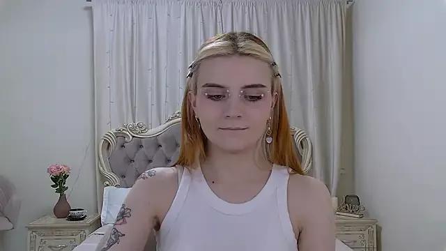 KellyStone on StripChat 