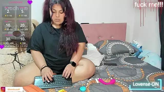 kendra_lil_evill on StripChat